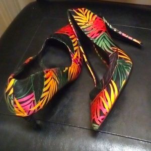 Call it Spring, size 6, Palm Beach